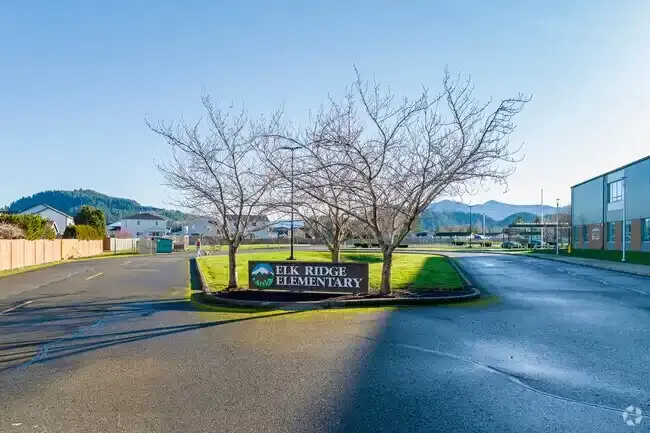 Photo of the school sign in the median of the busloop entrance that reads:'Elk Ridge Elementary' Photo of the school sign in the median of the busloop entrance that reads:'Elk Ridge Elementary'